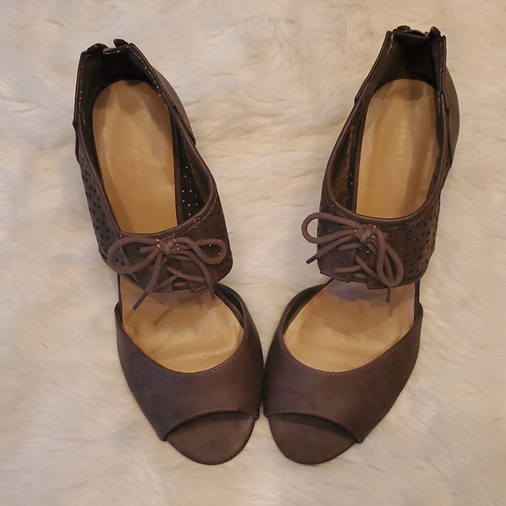 Shoes - Picture 3 of 3